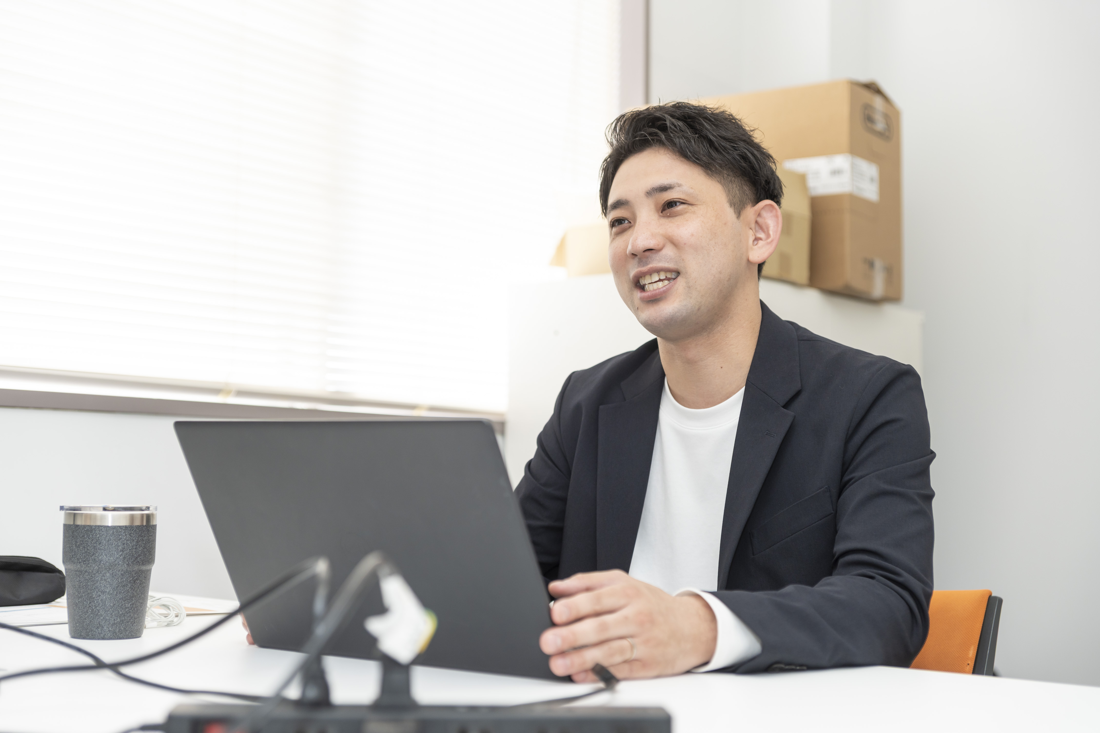 入社のきっかけについて話す